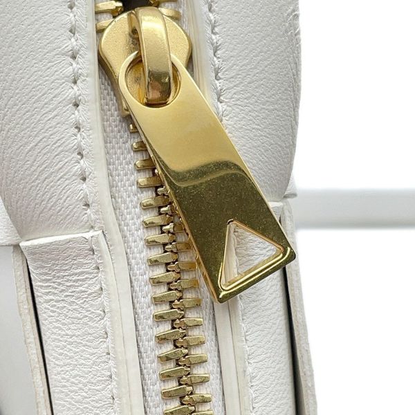 ボッテガヴェネタ ショルダーバッグ マキシイントレチャート カセット ミニ レザー 755031 BOTTEGA VENETA ポシェット 白