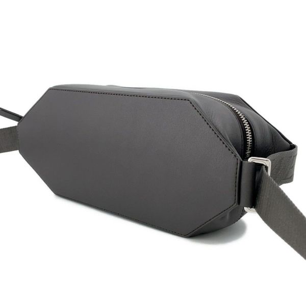 ロエベ ボディバッグ コンバーチブルスリング クラシックカーフレザー