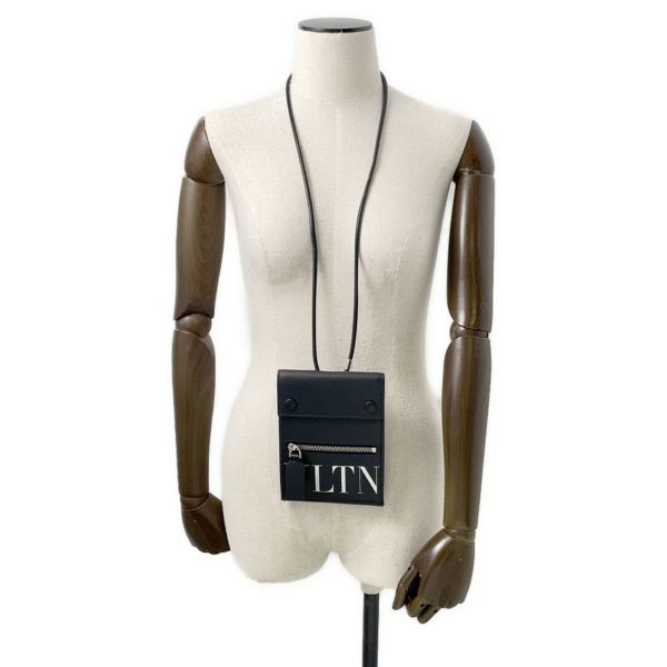 ヴァレンティノ・ガラヴァーニ ショルダーバッグ VLTN ネックポーチ レザー UY2P0Q83LVN VALENTINO 黒