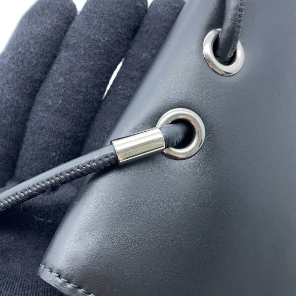 ヴァレンティノ・ガラヴァーニ ショルダーバッグ VLTN ネックポーチ レザー UY2P0Q83LVN VALENTINO 黒