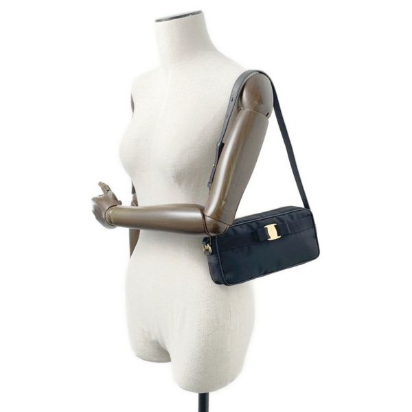 サルヴァトーレ・フェラガモ ショルダーバッグ ヴァラ ナイロン Ferragamo バッグ 黒