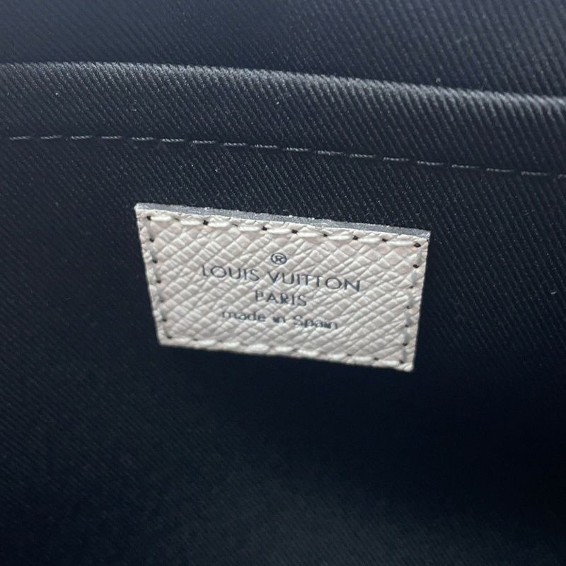 ルイヴィトン ショルダーバッグ モノグラム タイガ アルファ・メッセンジャー M31069 白 ホワイト タイガラマ