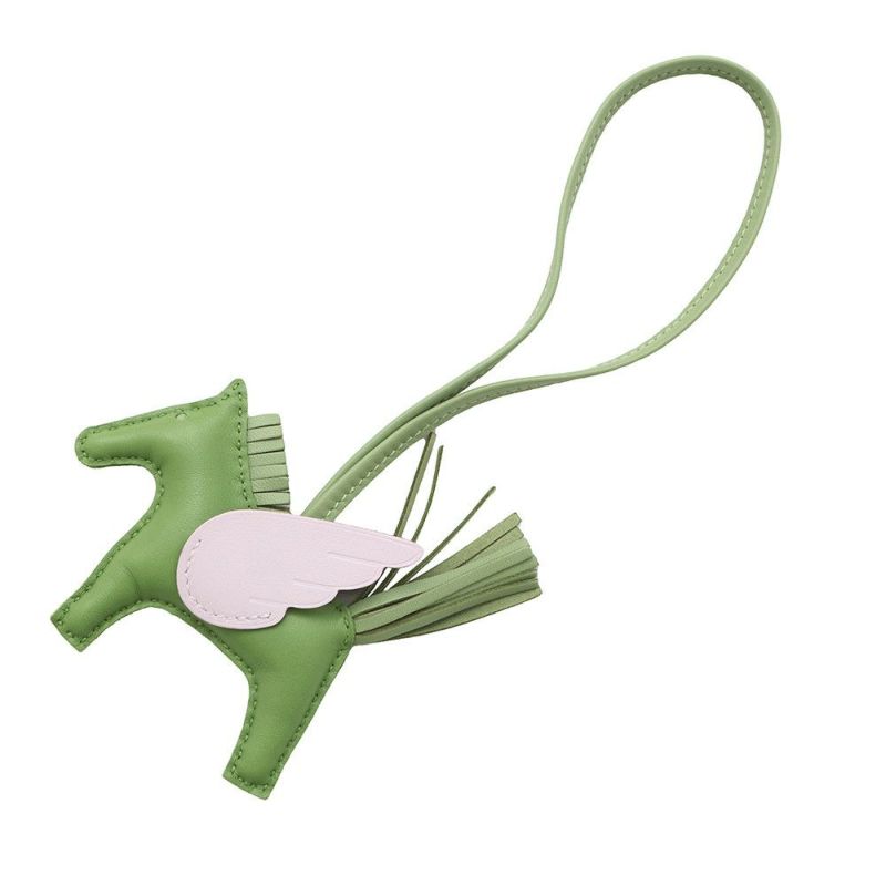 エルメス バッグチャーム ロデオPM ペガサス ヴェールユッカ/ヴェールクリケット/モーヴペール ラムスキン B刻印