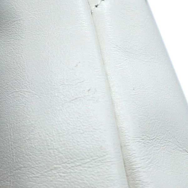 シャネル ハンドバッグ CHANEL 22 ミニ ココマーク シャイニーカーフレザー AS3980 CHANEL 2wayショルダーバッグ 白