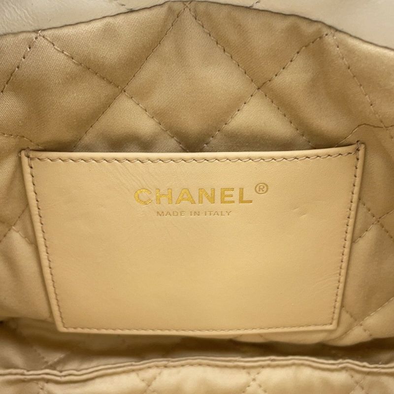 シャネル ハンドバッグ CHANEL 22 ミニ ココマーク シャイニーカーフレザー AS3980 CHANEL 2wayショルダーバッグ 白