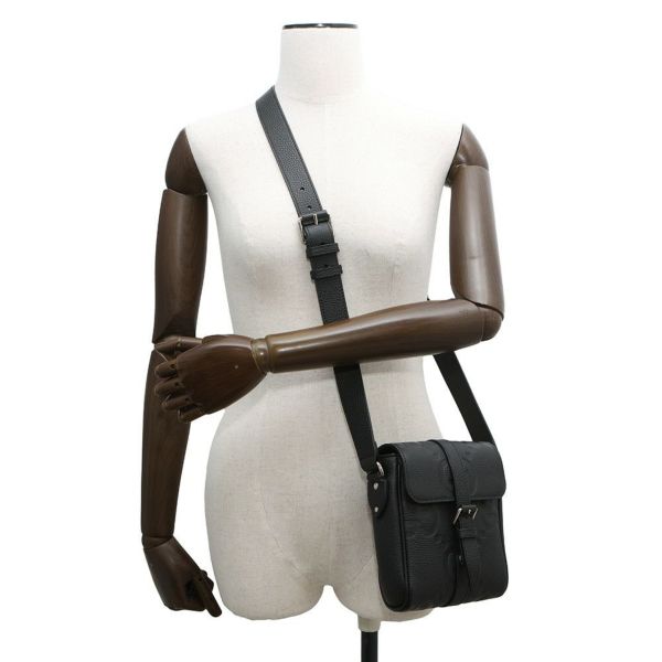 【美品】GUCCI ブラックショルダーバッグ GUCCI グッチ GGエンボス ショルダーバッグ ブラック レザー