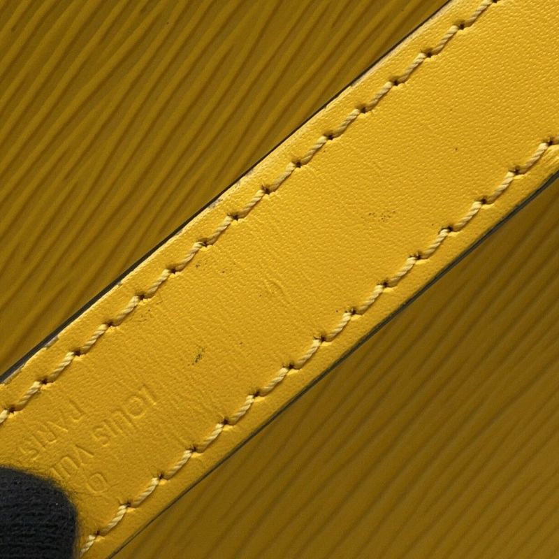 ルイヴィトン ショルダーバッグ エピ アルマ MINI・チェーン M53119 LOUIS VUITTON