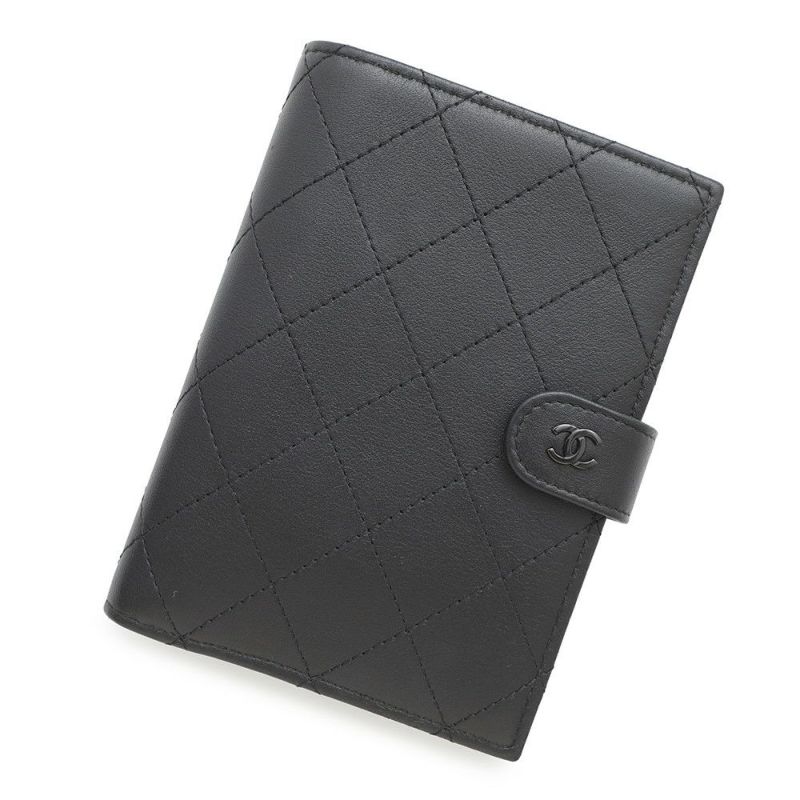 シャネル パスポートケース マトラッセ ココマーク カーフレザー AP3824 CHANEL 黒