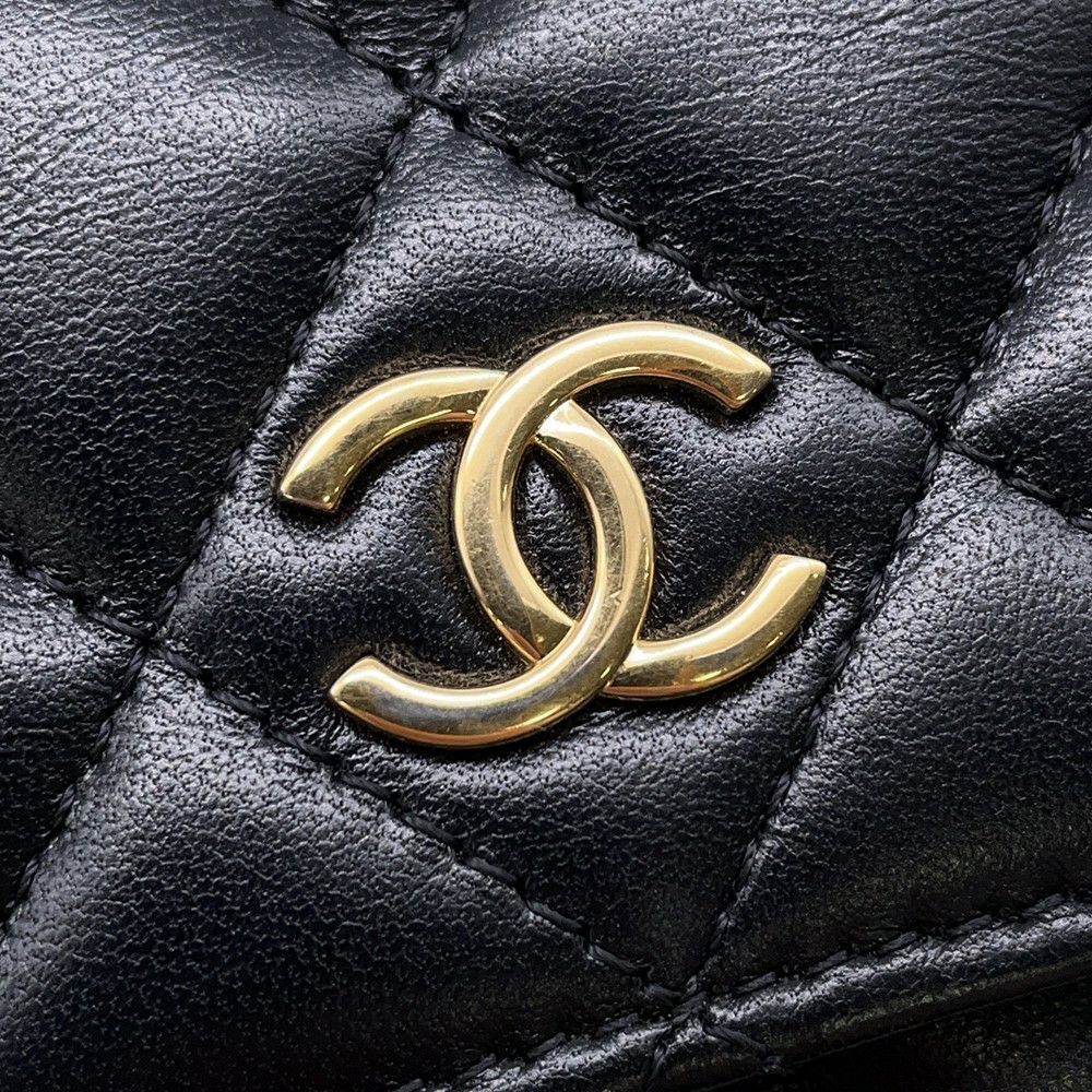 シャネル チェーンウォレット マトラッセ フェイクパール ミニ ラムスキン AP2932 CHANEL 黒