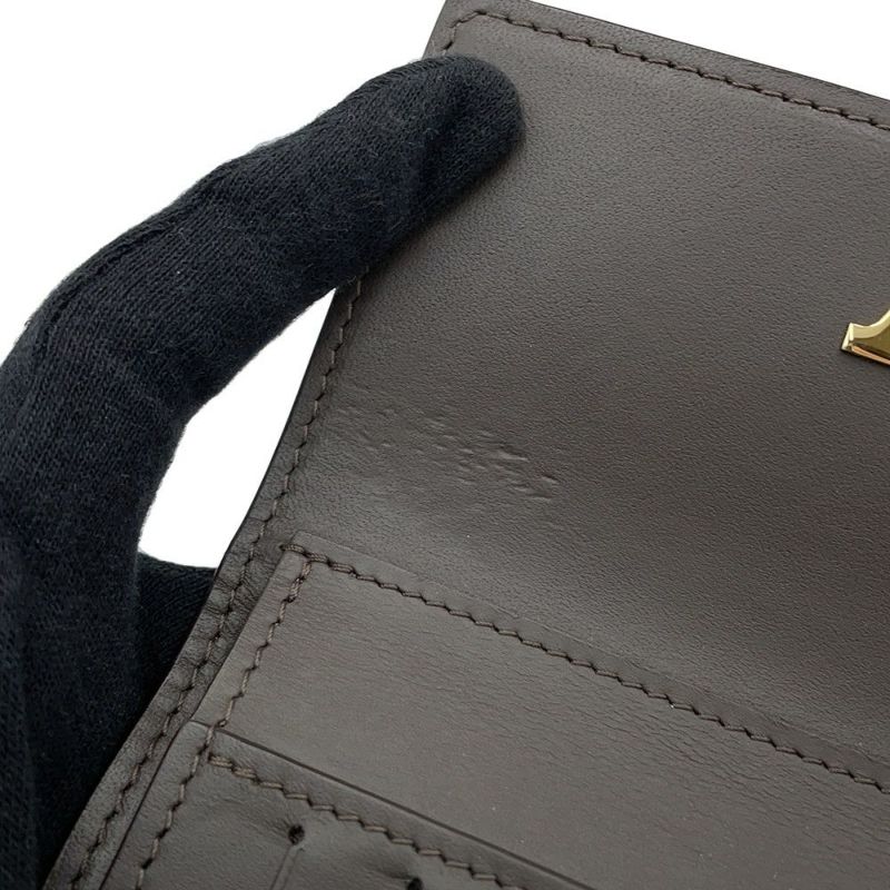 ルイヴィトン 三つ折り財布 トリヨンレザー ポルトフォイユ・カプシーヌ コンパクト M62159