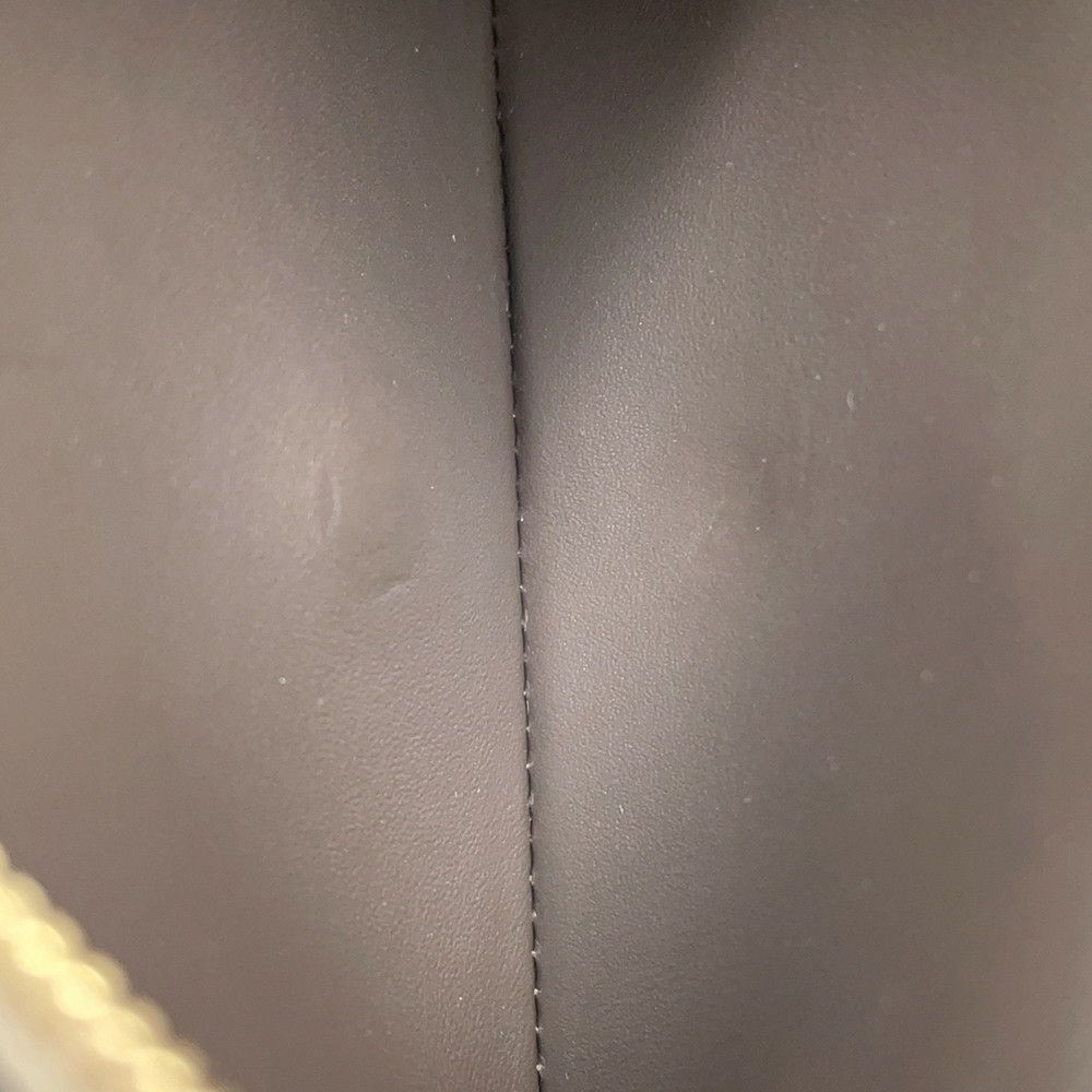 ルイヴィトン 三つ折り財布 トリヨンレザー ポルトフォイユ・カプシーヌ コンパクト M62159