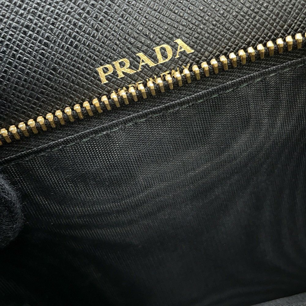 プラダ チェーンウォレット サフィアーノレザー PRADA 財布 黒