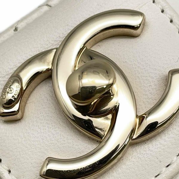 シャネル チェーンショルダーバッグ マトラッセ ココマーク ラムスキン CHANEL バニティバッグ 白