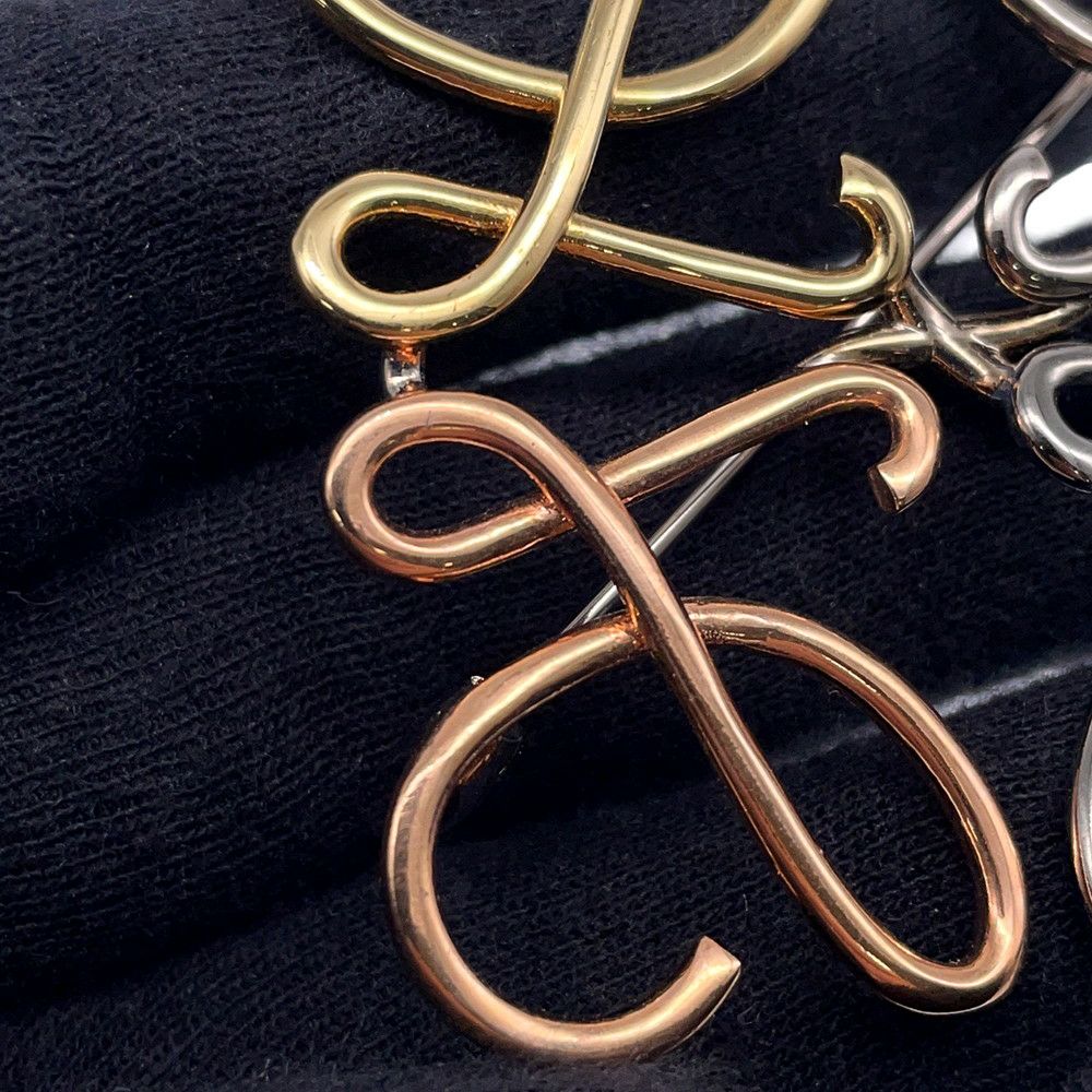 ロエベ ブローチ アナグラム メタル J000245X10 LOEWE アクセサリー マルチゴールド