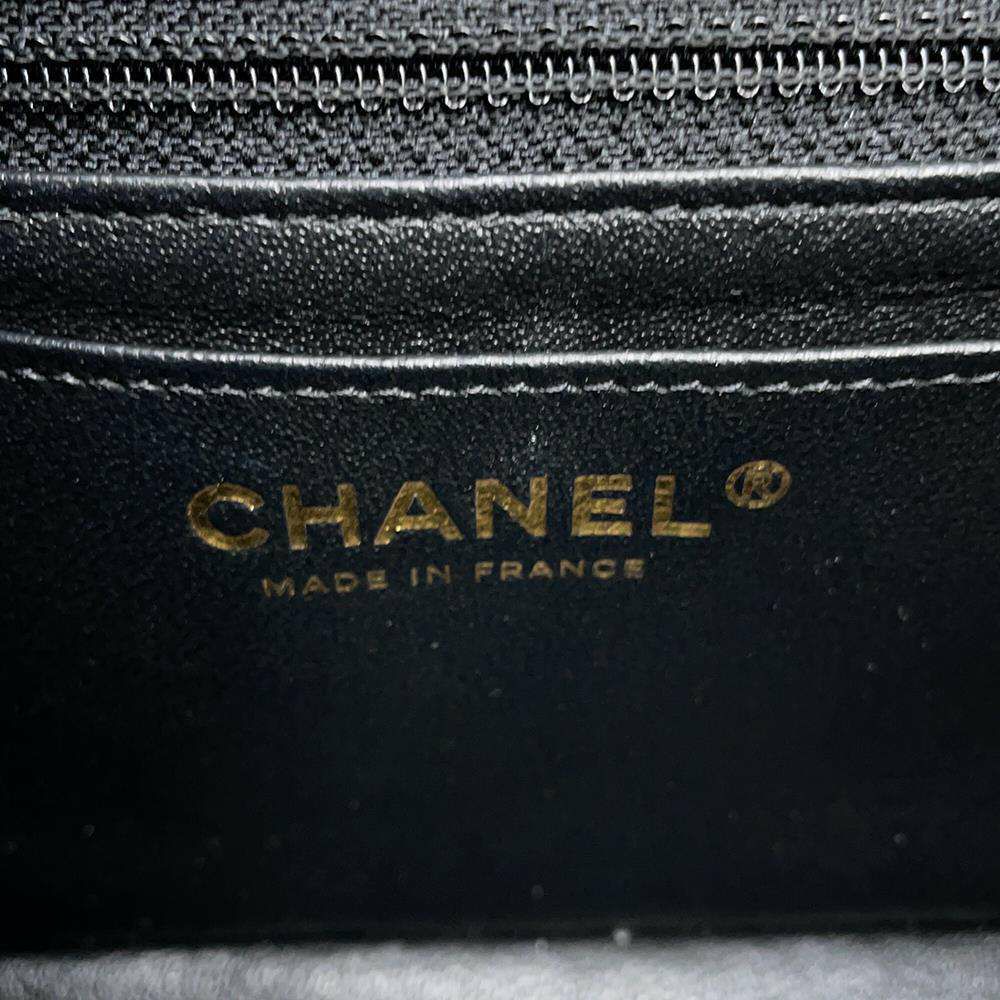 シャネル チェーンショルダーバッグ マトラッセ ココマーク ラムスキン バイカラー CHANEL バッグ 黒 白