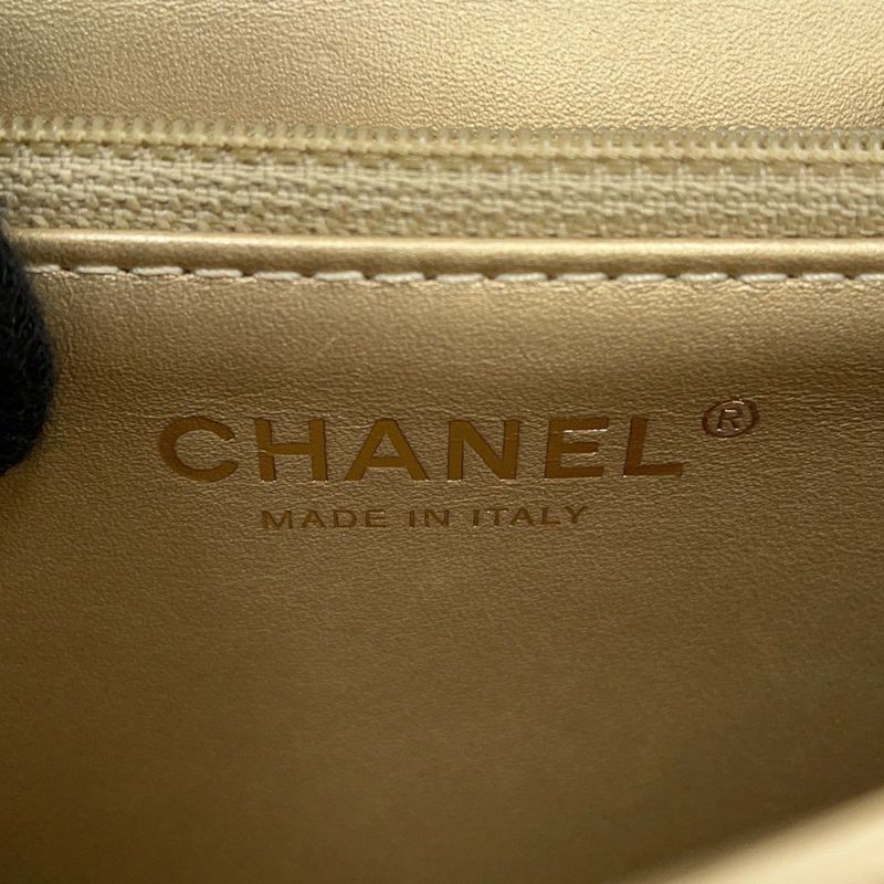 シャネル チェーンショルダーバッグ マトラッセ ココマーク レザー クリアパール AS0585 CHANEL