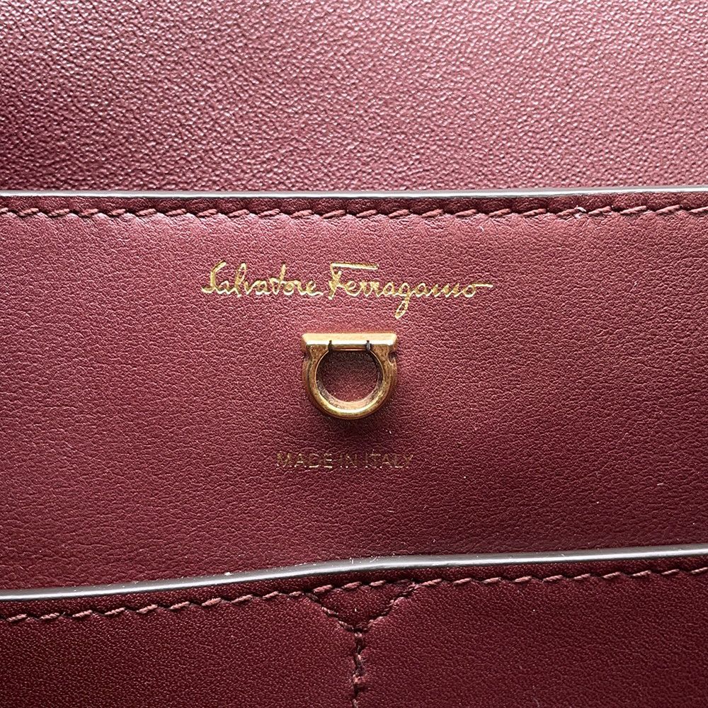 サルヴァトーレ・フェラガモ ショルダーバッグ ガンチーニ レザー 21H984 Ferragamo バッグ