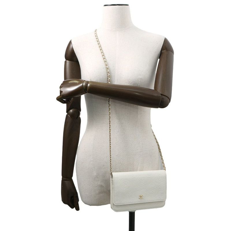 シャネル チェーンウォレット カメリア エンボス ココマーク キャビアスキン A47421 CHANEL 財布 白