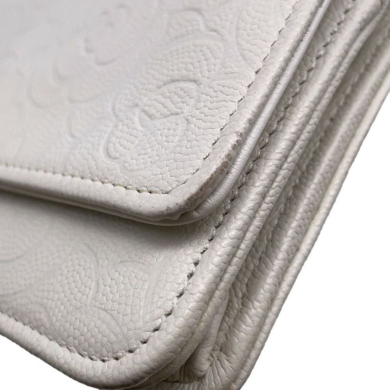 シャネル チェーンウォレット カメリア エンボス ココマーク キャビアスキン A47421 CHANEL 財布 白