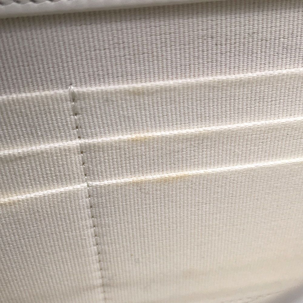 シャネル チェーンウォレット カメリア エンボス ココマーク キャビアスキン A47421 CHANEL 財布 白