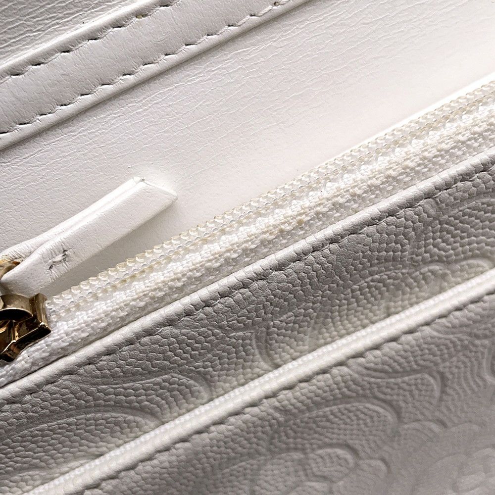 シャネル チェーンウォレット カメリア エンボス ココマーク キャビアスキン A47421 CHANEL 財布 白