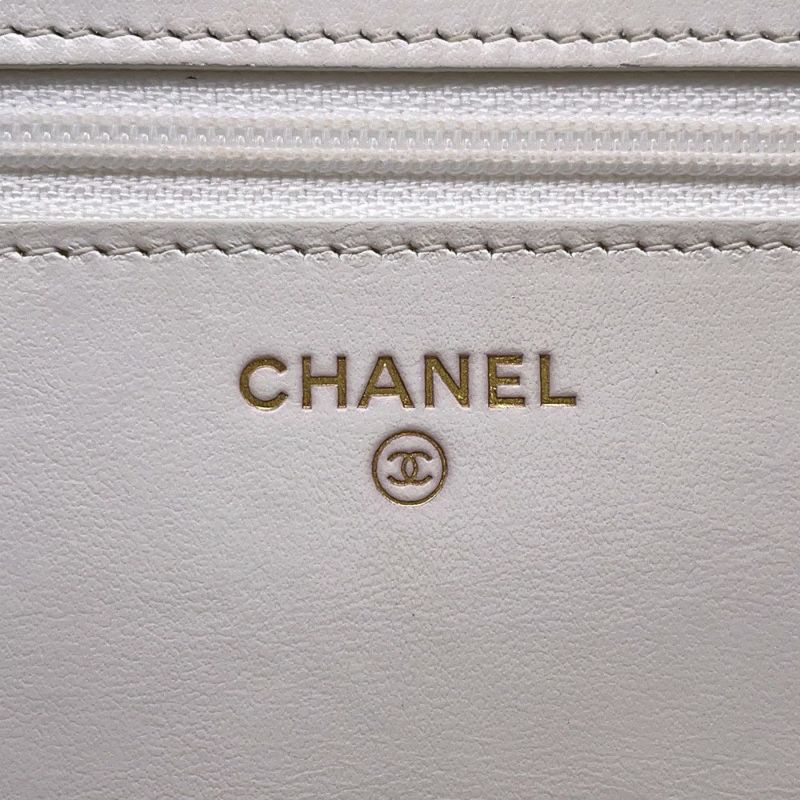 シャネル チェーンウォレット カメリア エンボス ココマーク キャビアスキン A47421 CHANEL 財布 白