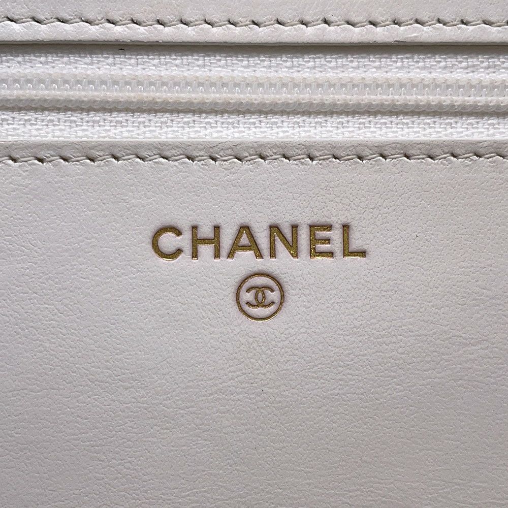 シャネル チェーンウォレット カメリア エンボス ココマーク キャビアスキン A47421 CHANEL 財布 白
