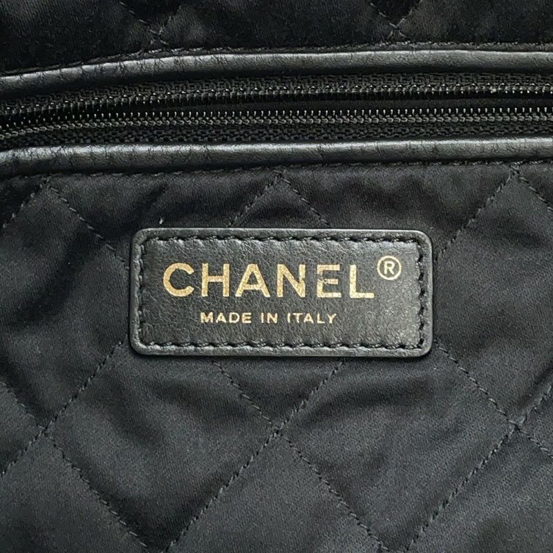 シャネル ハンドバッグ CHANEL 22 マトラッセ スモール シャイニーカーフ AS3260 ポーチ付き 黒