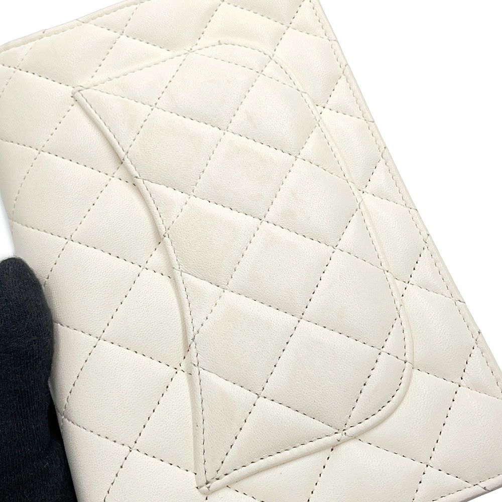 シャネル チェーンウォレット マトラッセ ココマーク ラムスキン AP3035 CHANEL 財布 白