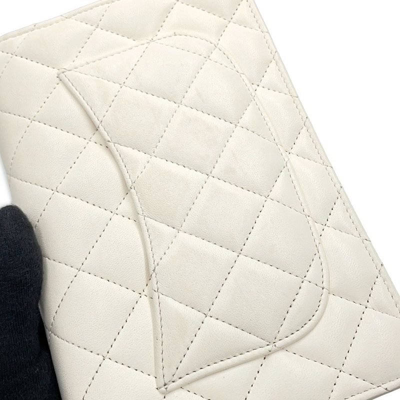 シャネル チェーンウォレット マトラッセ ココマーク ラムスキン AP3035 CHANEL 財布 白