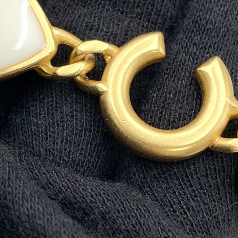 シャネル チェーンウォレット マトラッセ ココマーク ラムスキン AP3035 CHANEL 財布 白