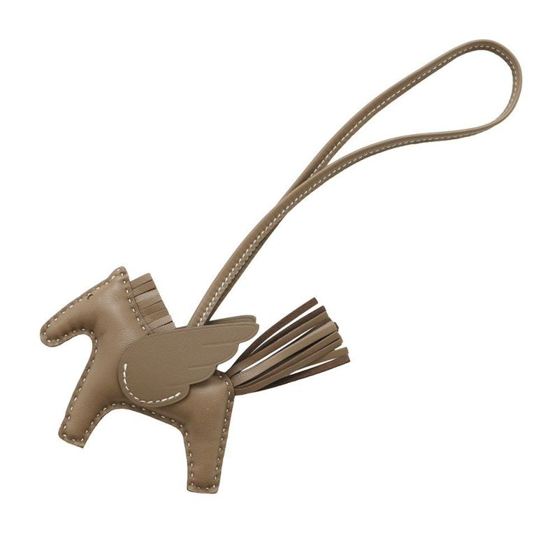 エルメス バッグチャーム ロデオPM ペガサス エトゥープ ラムスキン W刻印