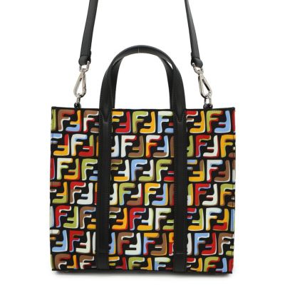 FENDI　フェンディ　ズッカ　ビジネスバッグ　トートバッグ　金具　FF柄 FENDI フェンディ ズッカ ビジネスバッグ トートバッグ 金具 FF柄