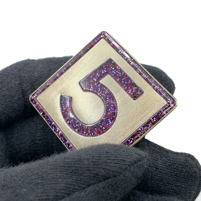シャネル ブローチ No.5 メタル ラメ A21K CHANEL アクセサリー
