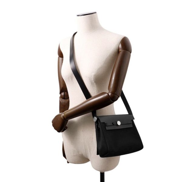 エルメス ショルダーバッグ エールバッグジップ ミニ ブラック/シルバー金具 トワルアッシュヴァイキング/ヴァッシュハンター W刻印 黒