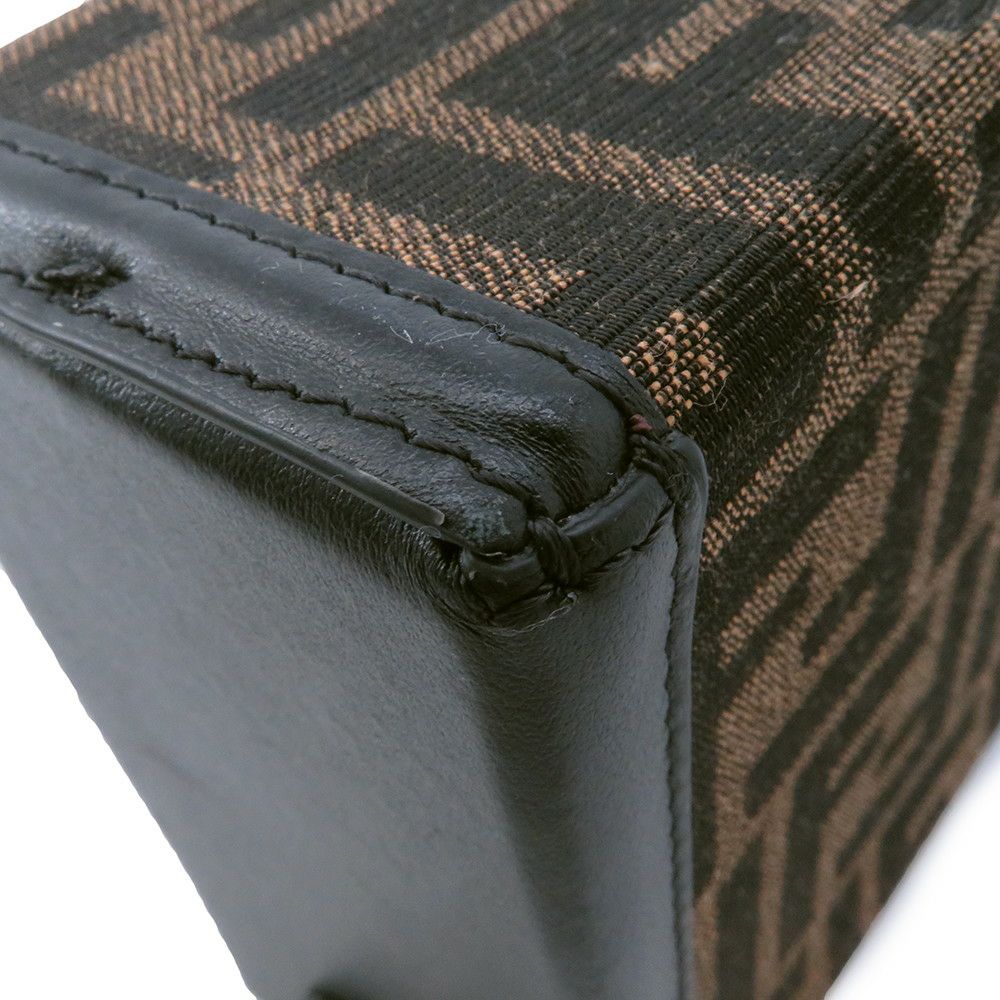 フェンディ ショルダーバッグ フェンディリシャス バゲット ソフトトランク ズッカ柄 7VA565 2024ウィンターホリデーメンズコレクション