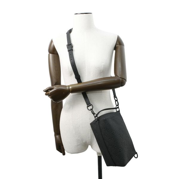 ルイヴィトン ショルダーバッグ モノグラム・トリヨン トリアングル メッセンジャーバッグ M55878 2020春夏コレクション ブラック 黒