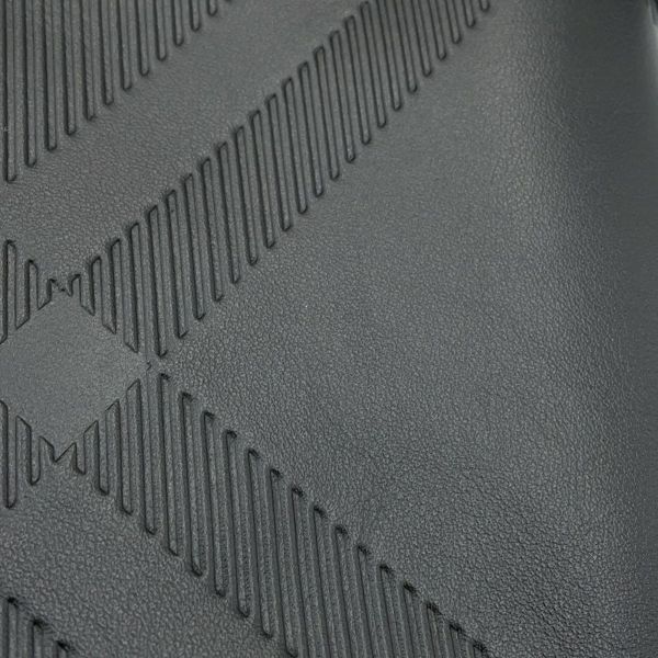 バーバリー ショルダーバッグ エンボスチェック メッセンジャーバッグ カーフレザー 81019221 BURBERRY 黒