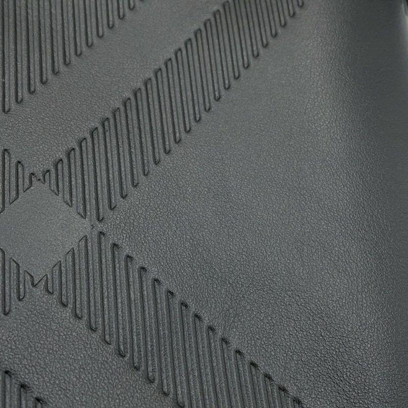 バーバリー ショルダーバッグ エンボスチェック メッセンジャーバッグ カーフレザー 81019221 BURBERRY 黒