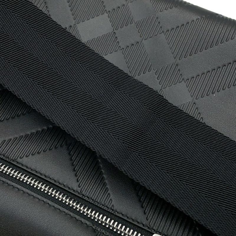 バーバリー ショルダーバッグ エンボスチェック メッセンジャーバッグ カーフレザー 81019221 BURBERRY 黒