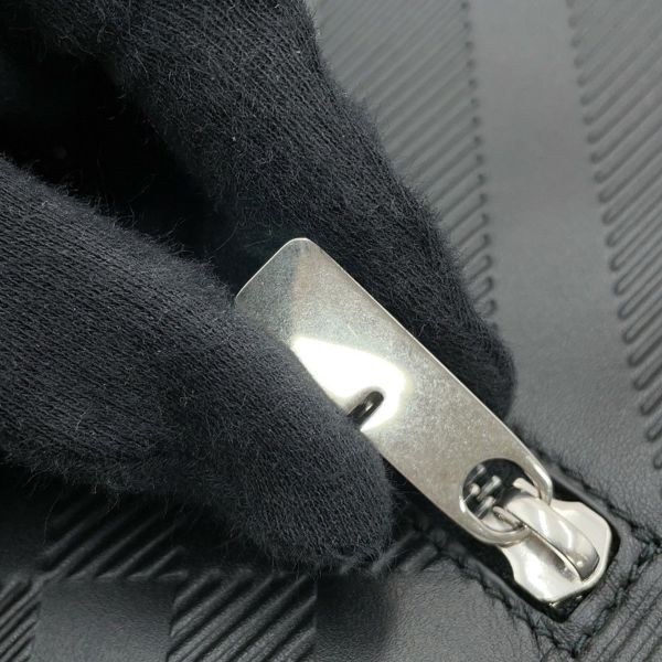 バーバリー ショルダーバッグ エンボスチェック メッセンジャーバッグ カーフレザー 81019221 BURBERRY 黒