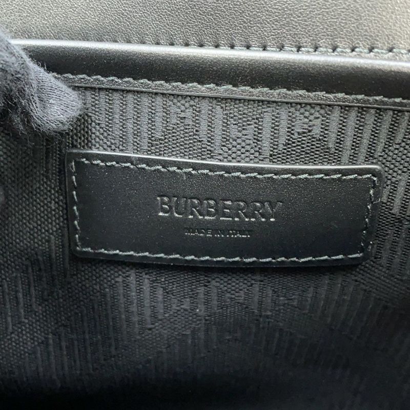 バーバリー ショルダーバッグ エンボスチェック メッセンジャーバッグ カーフレザー 81019221 BURBERRY 黒