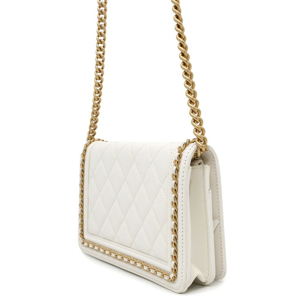 シャネル チェーンウォレット ボーイシャネル マトラッセ ココマーク CHANEL 財布 ショルダーバッグ 白