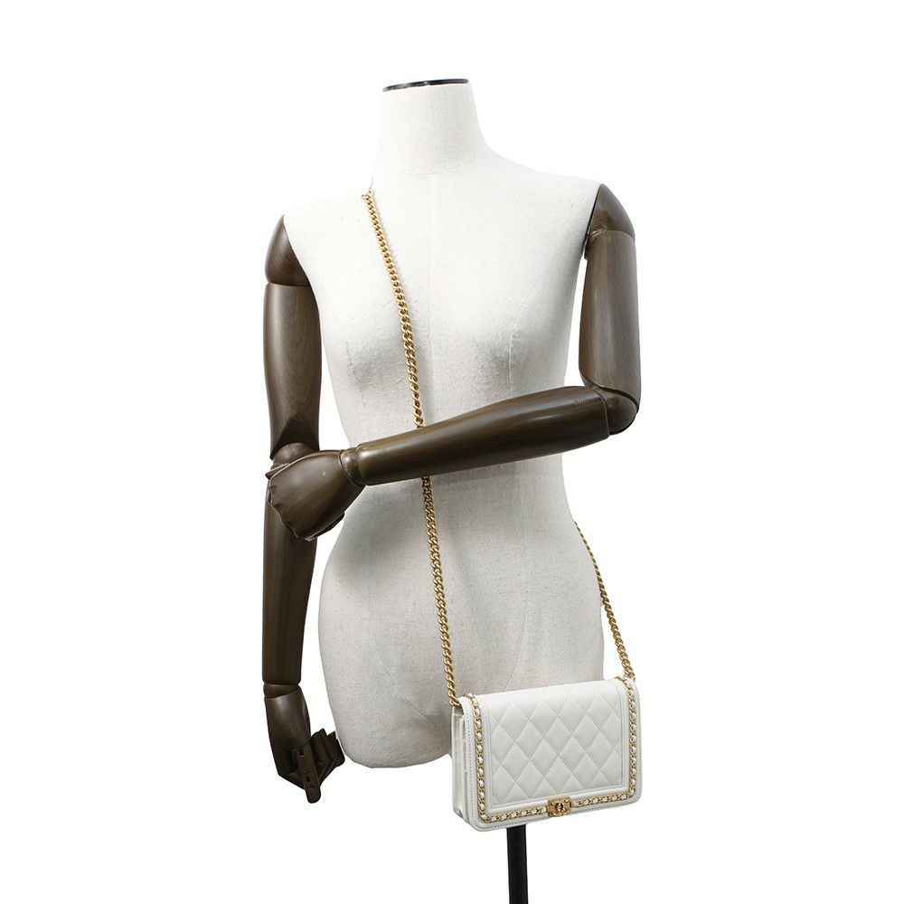 シャネル チェーンウォレット ボーイシャネル マトラッセ ココマーク CHANEL 財布 ショルダーバッグ 白