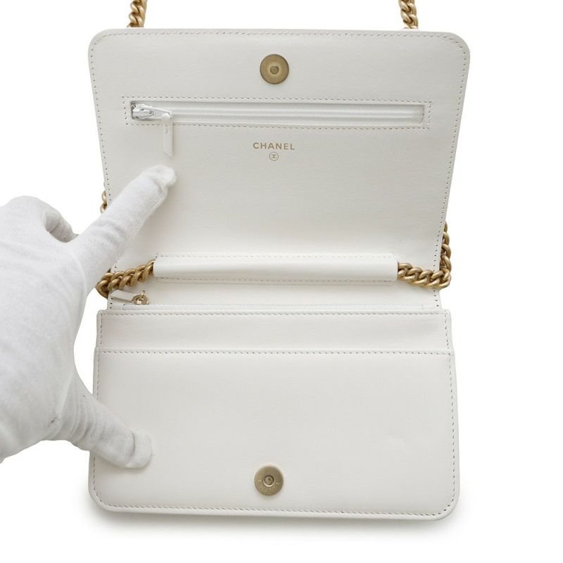 シャネル チェーンウォレット ボーイシャネル マトラッセ ココマーク CHANEL 財布 ショルダーバッグ 白