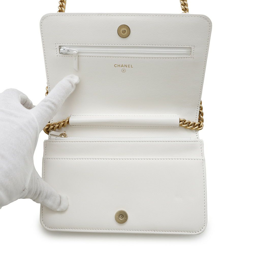 シャネル チェーンウォレット ボーイシャネル マトラッセ ココマーク CHANEL 財布 ショルダーバッグ 白