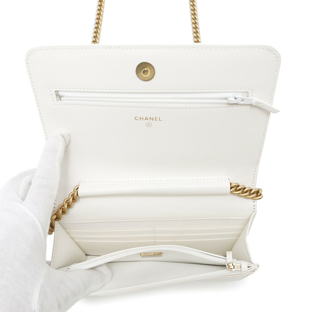 シャネル チェーンウォレット ボーイシャネル マトラッセ ココマーク CHANEL 財布 ショルダーバッグ 白