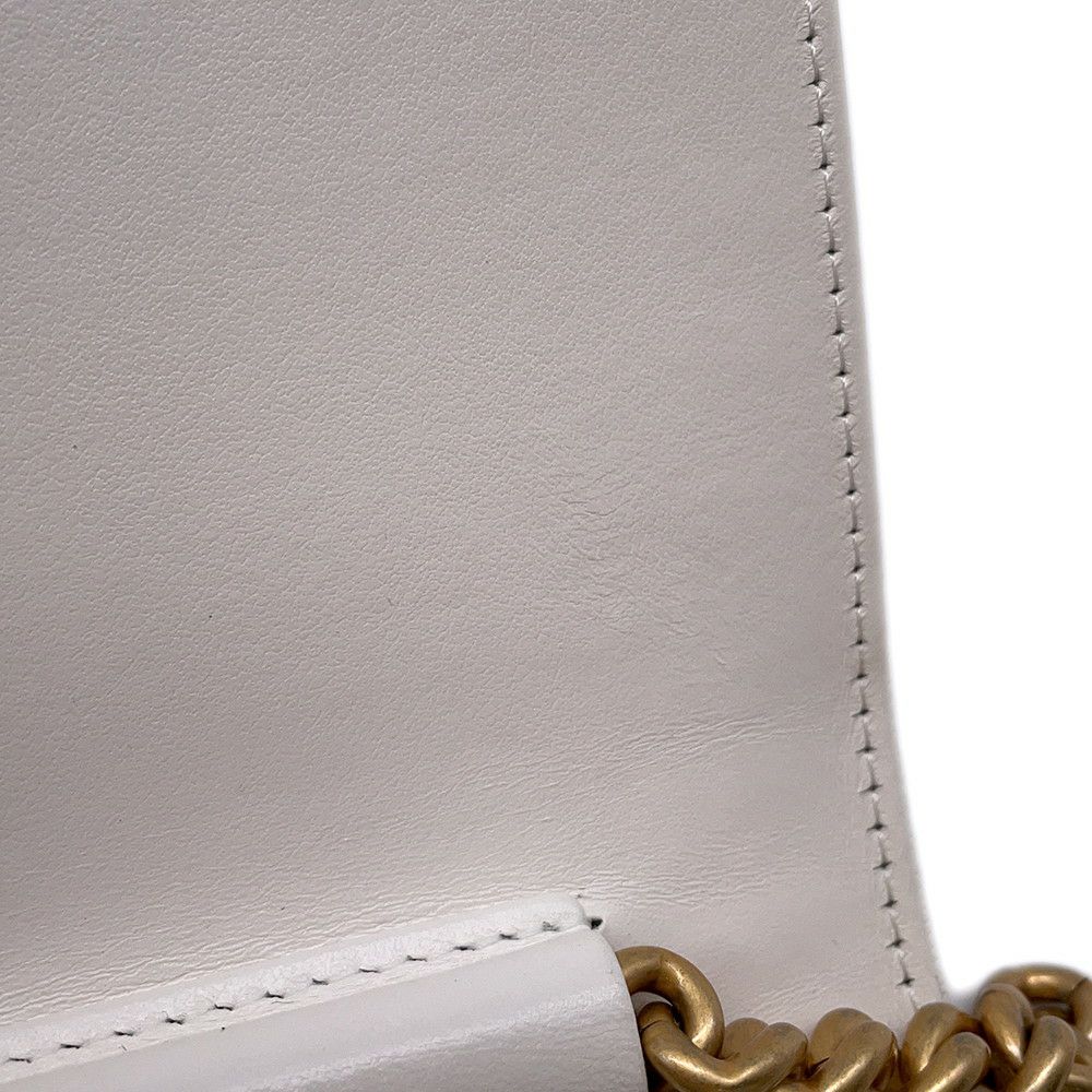 シャネル チェーンウォレット ボーイシャネル マトラッセ ココマーク CHANEL 財布 ショルダーバッグ 白