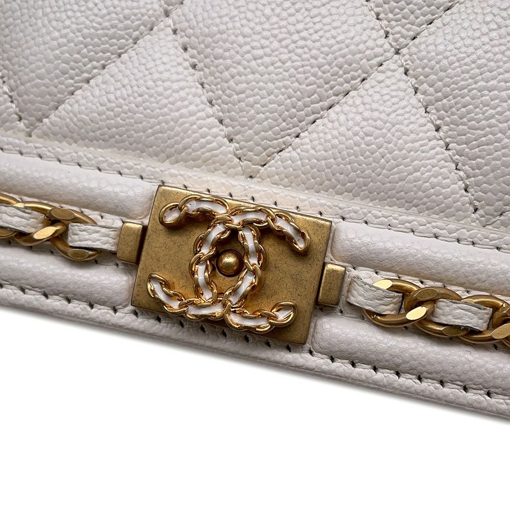 シャネル チェーンウォレット ボーイシャネル マトラッセ ココマーク CHANEL 財布 ショルダーバッグ 白