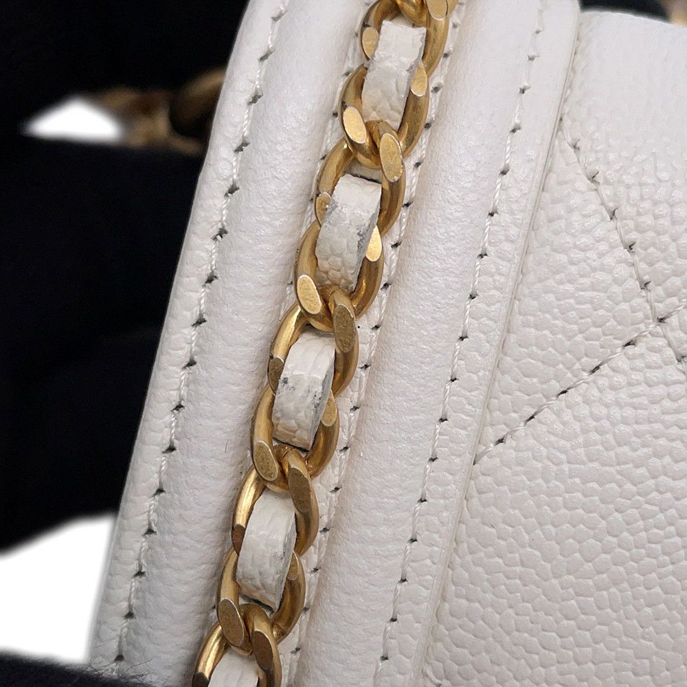 シャネル チェーンウォレット ボーイシャネル マトラッセ ココマーク CHANEL 財布 ショルダーバッグ 白
